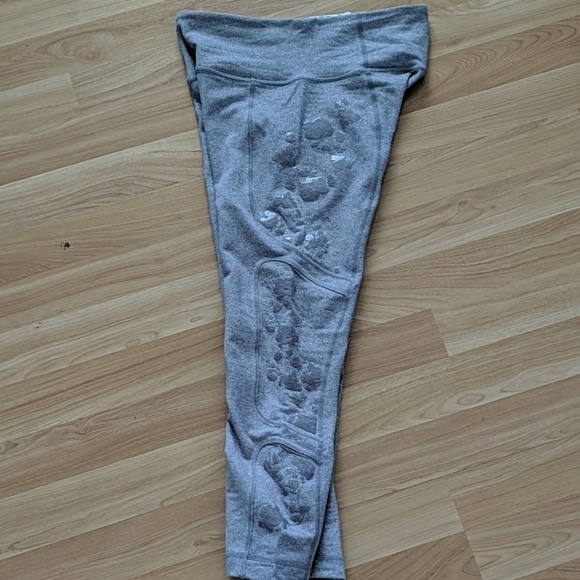 Lululemon Hold Me Close Crop Size 6 Silicone Grip - Picture 8 of 8